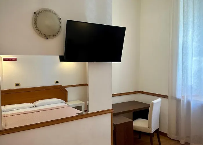 מלון Green Hotel 2*