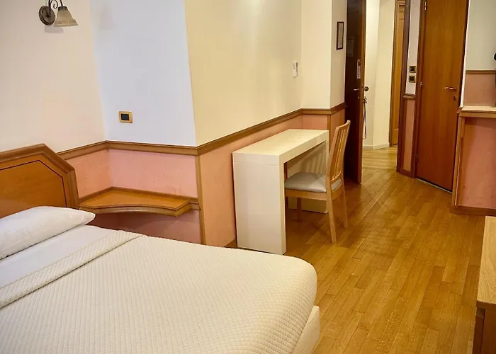 Green Hotel 2* רומא