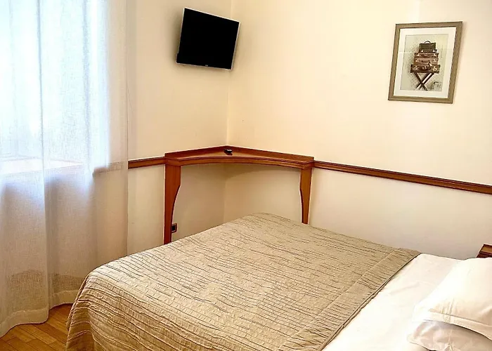 Green Hotel מלון 2*