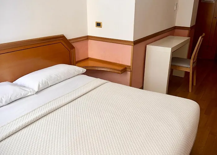 מלון Green Hotel 2*