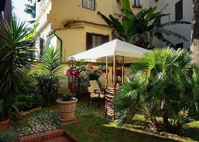 Green Hotel מלון